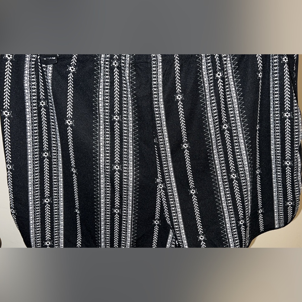 SHEIN Print Shorts - Picture 4 of 6